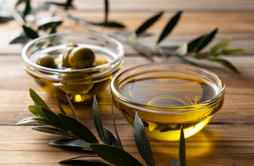 Aceite de oliva, una mejor alternativa para cocinar comida saludable.